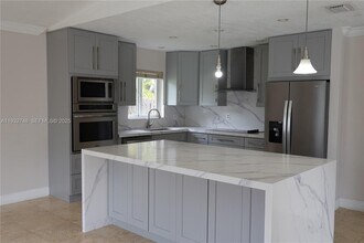 13220 SW 84th Ave in Pinecrest, FL - Building Photo - Building Photo