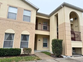 2732 Club Cortile Cir in Kissimmee, FL - Building Photo