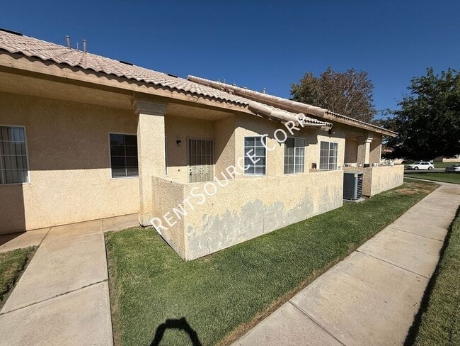 44545 16th St E in Lancaster, CA - Building Photo - Building Photo