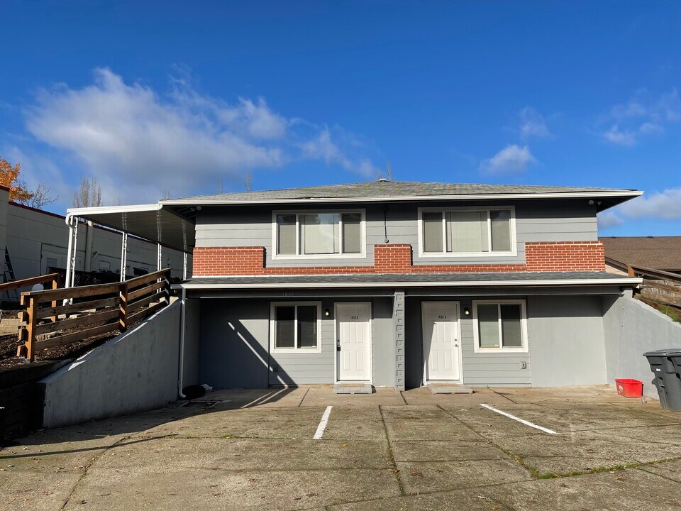 1805 NE Hillaire Ct, Unit A in Hillsboro, OR - Foto de edificio