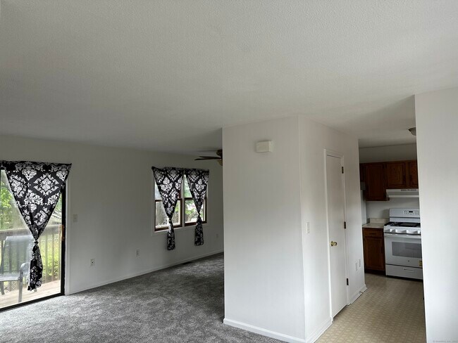95 Elm St in West Haven, CT - Building Photo - Building Photo