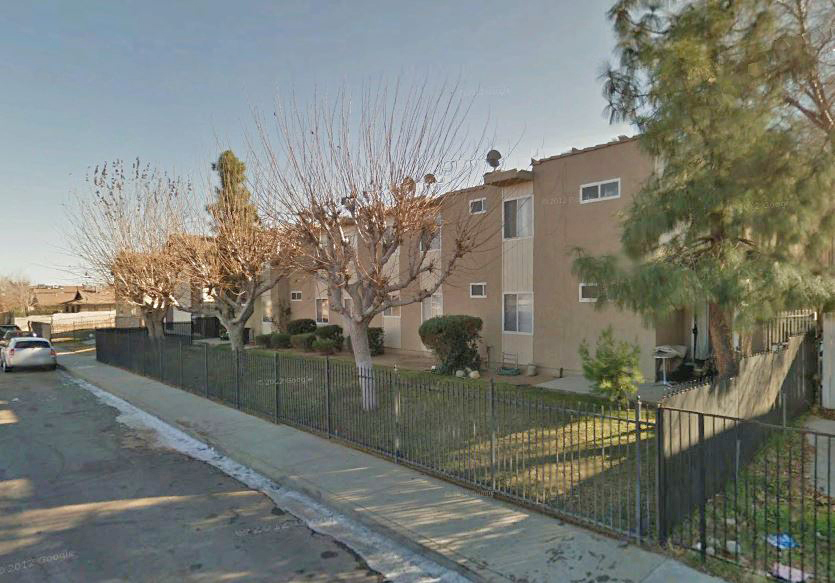 222 E Avenue Q7 in Palmdale, CA - Foto de edificio