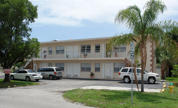 360 SE 12th Ave in Deerfield Beach, FL - Building Photo - Building Photo