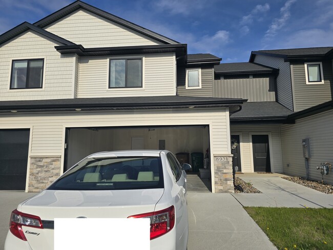 property at 6931 Bluebell Ct