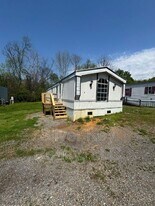 1019 S Jackson St in Athens, TN - Building Photo