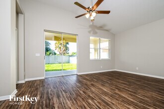 8907 Sandy Plains Dr in Riverview, FL - Building Photo - Building Photo