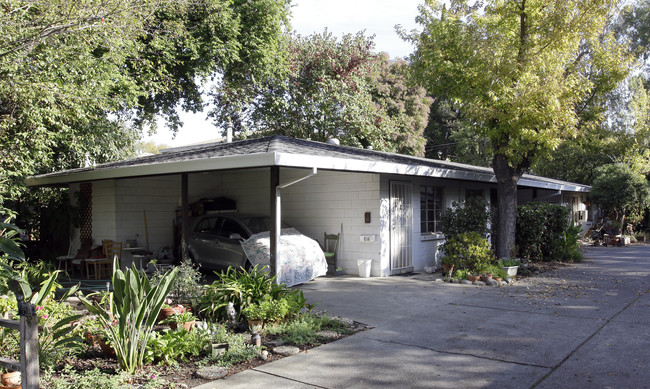 808-822 D St in Davis, CA - Foto de edificio - Building Photo