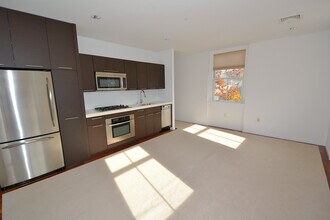 4200 Pine St, Unit 301 in Philadelphia, PA - Foto de edificio - Building Photo