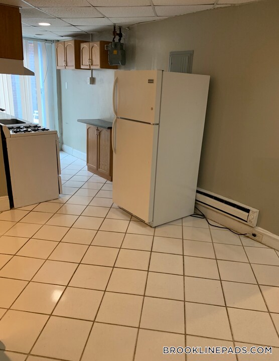 352 Riverway in Boston, MA - Building Photo