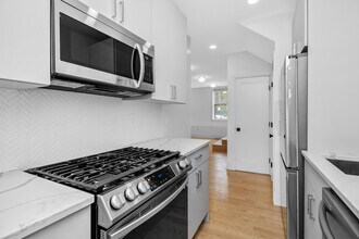 88 Chelsea St, Unit 86 Chelsea Street in Boston, MA - Foto de edificio - Building Photo
