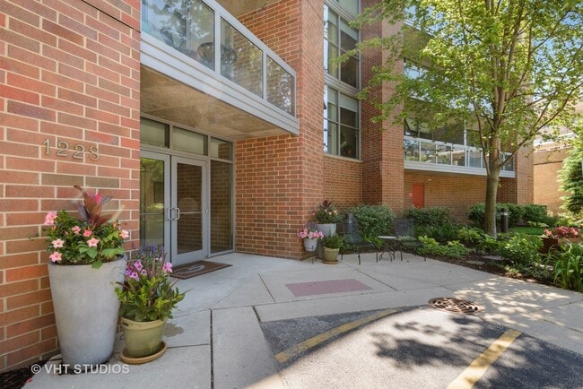1228 Emerson St in Evanston, IL - Building Photo - Building Photo