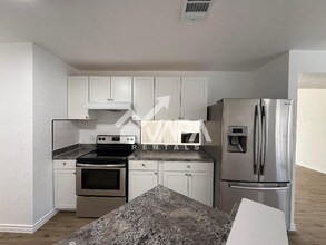 10362 Tippecanoe in San Antonio, TX - Foto de edificio - Building Photo