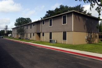 Treemont Apartments in Victoria, TX - Building Photo - Building Photo