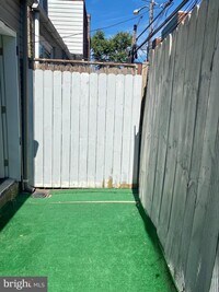 1919 Hoffman St photo'