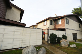 Westchester Townhomes in Bakersfield, CA - Building Photo - Building Photo