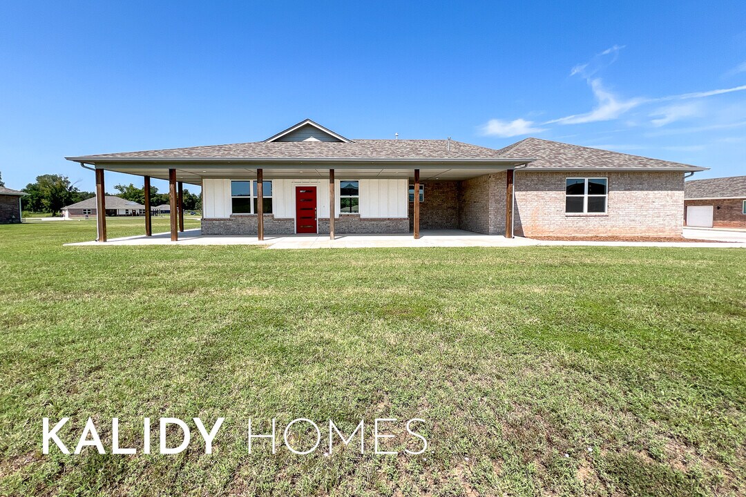 217 Olde Ml Rd in Jones, OK - Building Photo