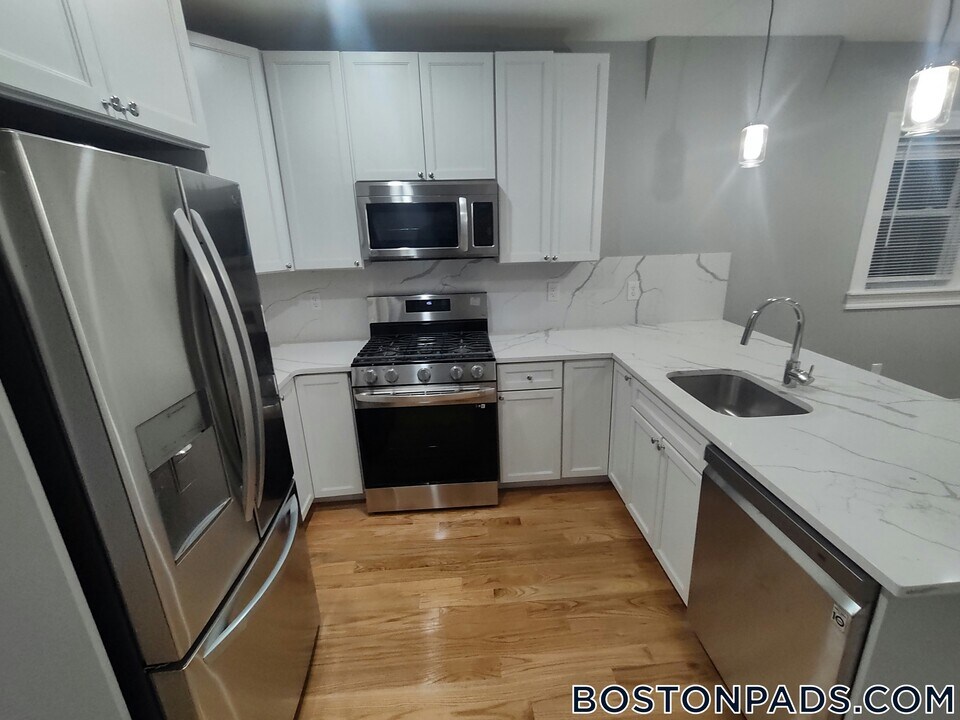 15 Harold St, Unit 2 in Somerville, MA - Building Photo