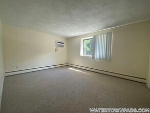 16 Whites Ave, Unit 27 in Watertown, MA - Foto de edificio - Building Photo