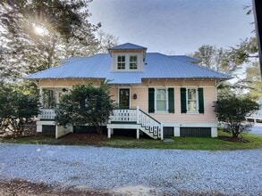 607 Ronda Ln in Ocean Springs, MS - Building Photo - Building Photo