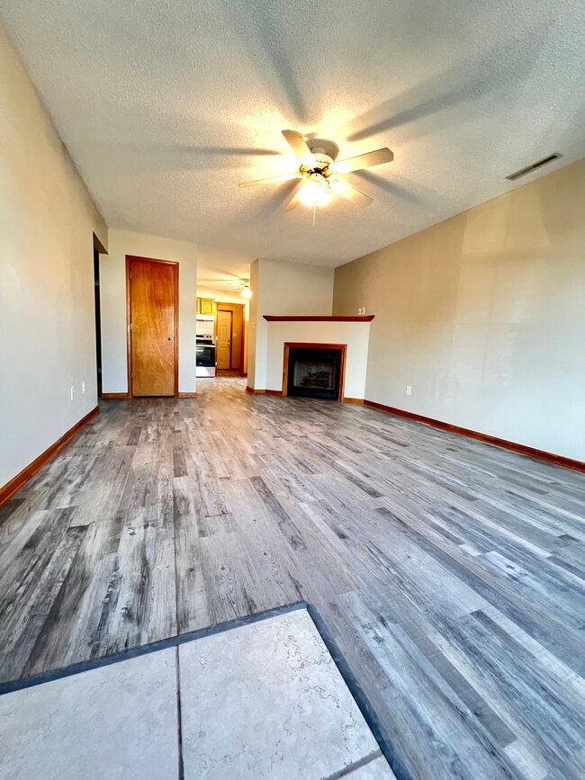 1000 NE Lindsay Ave, Unit D in Lee's Summit, MO - Building Photo - Building Photo