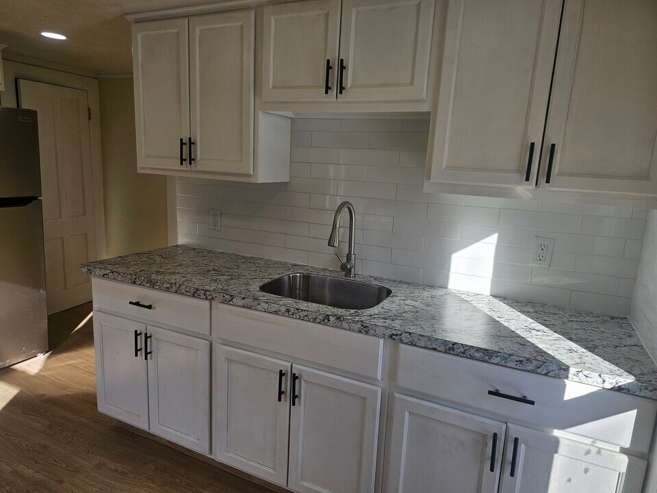 22 Myrtle St in Manchester, CT - Building Photo