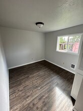 734-738 NE 24th St in McMinnville, OR - Building Photo - Building Photo