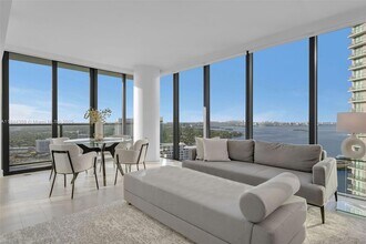 650 NE 32nd St, Unit 3708 in Miami, FL - Building Photo - Building Photo