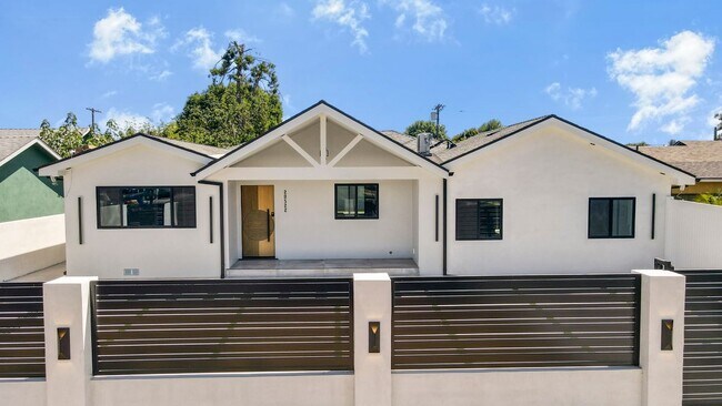 20522 Sherman Way in Los Angeles, CA - Foto de edificio - Building Photo