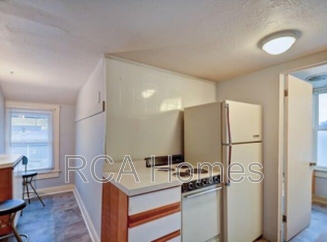 property at 2912.5 Shelby St