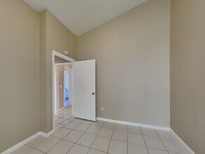 13048 Meadowbreeze Dr in Wellington, FL - Building Photo - Building Photo