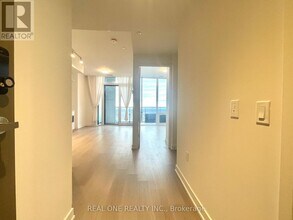 448 Burnhamthorpe Rd W in Mississauga, ON - Building Photo - Building Photo