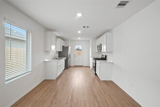 1468 Las Cuevas Dr in Conroe, TX - Building Photo - Building Photo