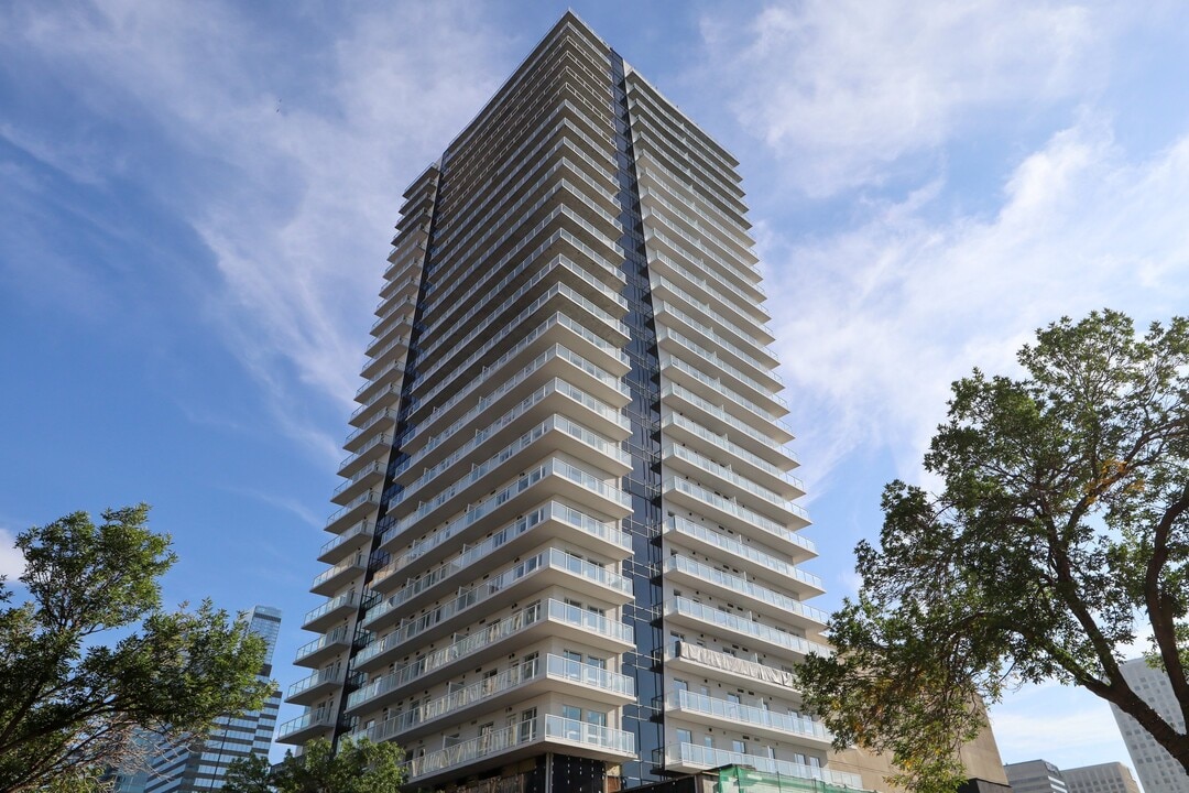 Falcon Towers in Edmonton, AB - Building Photo