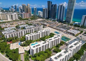 16909 N Bay Rd in Sunny Isles Beach, FL - Building Photo