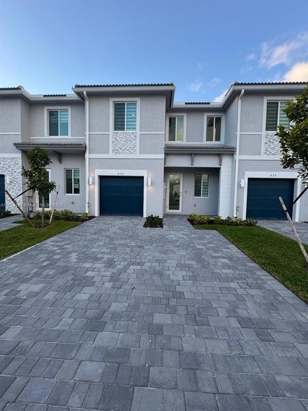 633 SE 13th St Cir in Homestead, FL - Building Photo - Building Photo