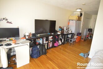 383 Langley Rd, Unit 3831 in Newton, MA - Foto de edificio - Building Photo