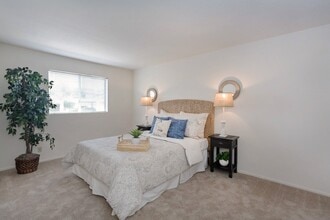 Seawind Seniors Apartments in Oxnard, CA - Building Photo - Building Photo