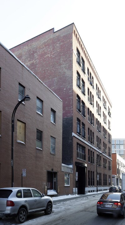 50 des Soeurs-Grises Rue in Montréal, QC - Building Photo