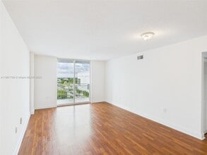 60 NW 37th Ave in Miami, FL - Building Photo - Building Photo