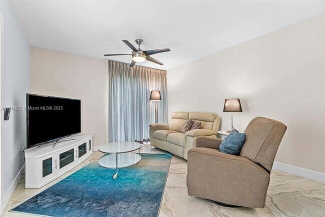 136 Waterside Dr in Hypoluxo, FL - Building Photo - Building Photo