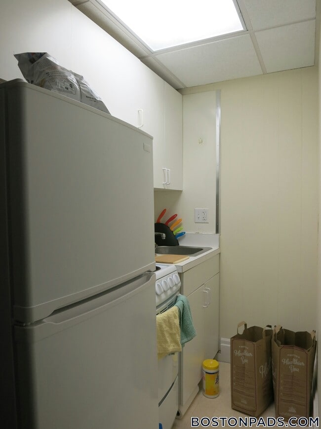 62 Boylston St, Unit 203 in Boston, MA - Building Photo - Building Photo