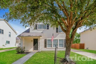 823 Lightningbug Ln in Conroe, TX - Building Photo