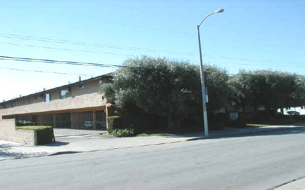 Tennis View Apartments in Downey, CA - Foto de edificio