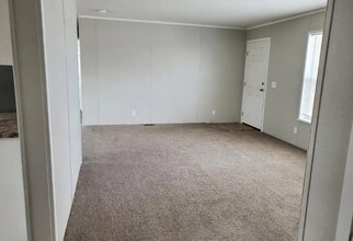 6584 S Hampshire Dr in Holly, MI - Building Photo - Building Photo