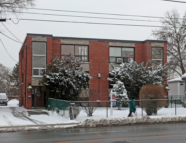 500-502 Birchmount Rd in Toronto, ON - Building Photo - Primary Photo