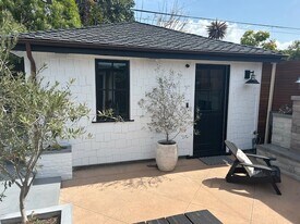 7838 Agnew Ave in Los Angeles, CA - Building Photo