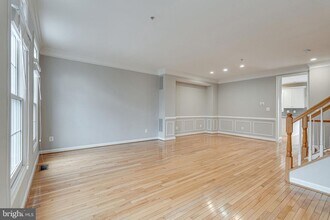 8872 Ashgrove House Ln in Vienna, VA - Building Photo - Building Photo