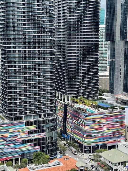 1111 SW 1st Ave in Miami, FL - Foto de edificio