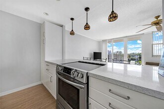 2881 NE 33rd Ct in Fort Lauderdale, FL - Building Photo - Building Photo