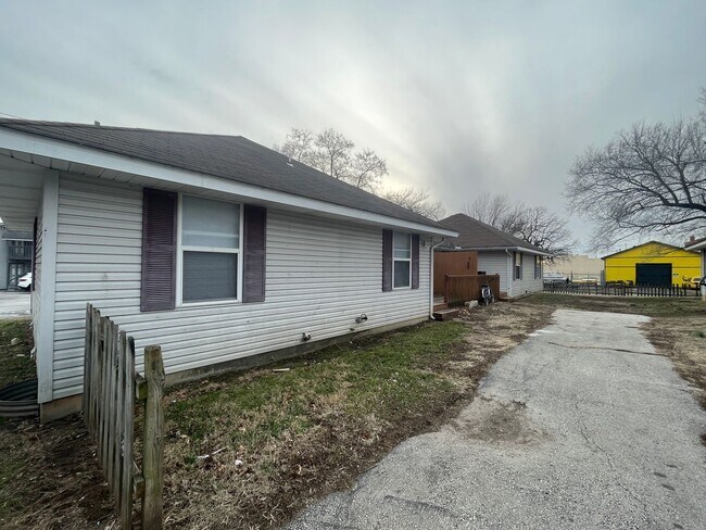 property at 1716 N Ozark Ave